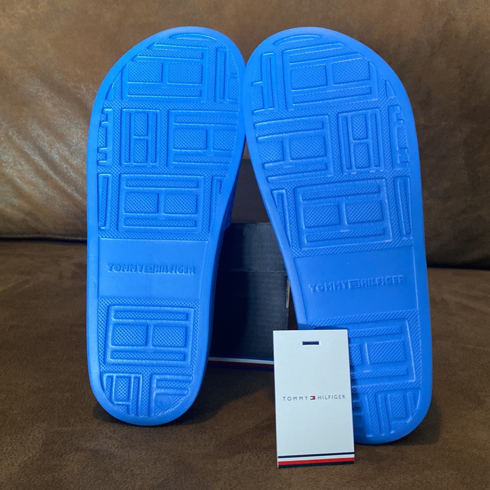 Tommy Hilfiger Royal Blue Pool Slides NWT. Size 7.5 - Picture 4 of 4